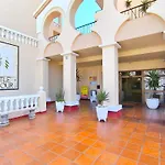Castle Harbour Sun & Fun - Heated Pool, Fibre Net, 2 Bedrooms アパート