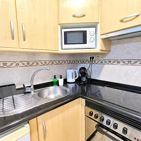 Castle Harbour Sun & Fun - Renewed! Heated Pool, Fibre Net, 2 Bedrooms
