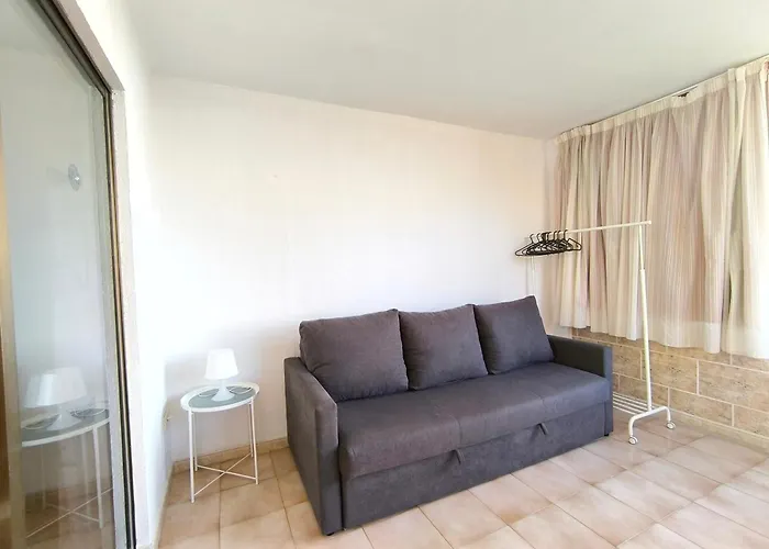 Castle Harbour Sun & Fun - Heated Pool, Fibre Net, 2 Bedrooms 로스크리스티아노스