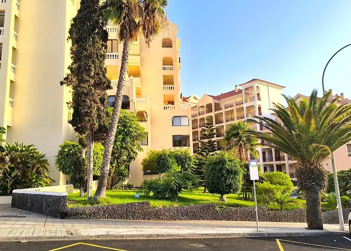 Castle Harbour Sun & Fun - Heated Pool, Fibre Net, 2 Bedrooms *