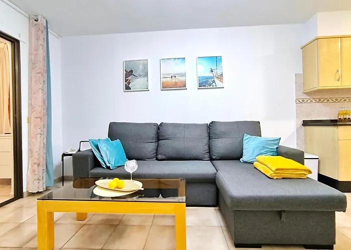 Castle Harbour Sun & Fun - Heated Pool, Fibre Net, 2 Bedrooms 아파트 로스크리스티아노스