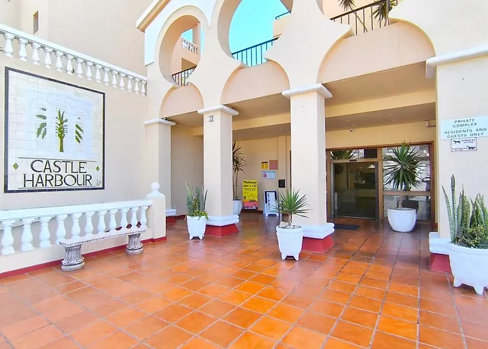 Castle Harbour Sun & Fun - Heated Pool, Fibre Net, 2 Bedrooms 아파트