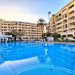 Castle Harbour Sun & Fun - Heated Pool, Fibre Net, 2 Bedrooms
