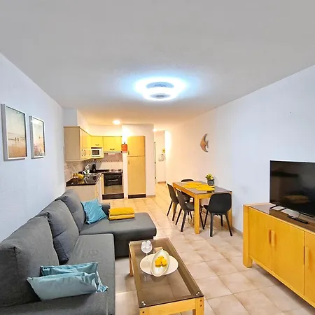 Castle Harbour Sun & Fun - Heated Pool, Fibre Net, 2 Bedrooms