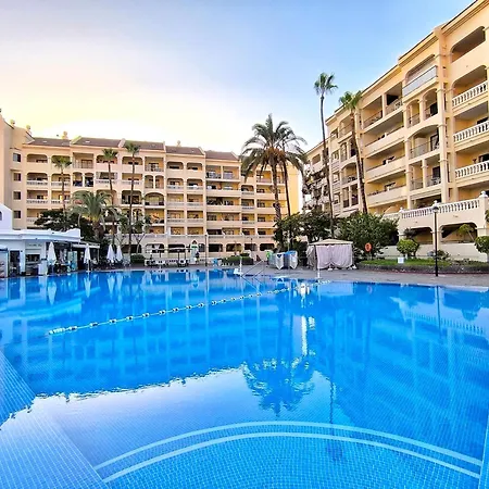 Castle Harbour Sun & Fun - Heated Pool, Fibre Net, 2 Bedrooms