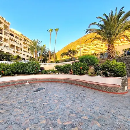 Castle Harbour Sun & Fun - Heated Pool, Fibre Net, 2 Bedrooms