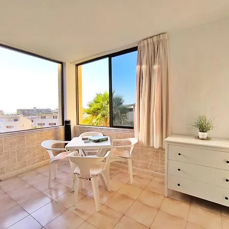 Castle Harbour Sun & Fun - Renewed! Heated Pool, Fibre Net, 2 Bedrooms