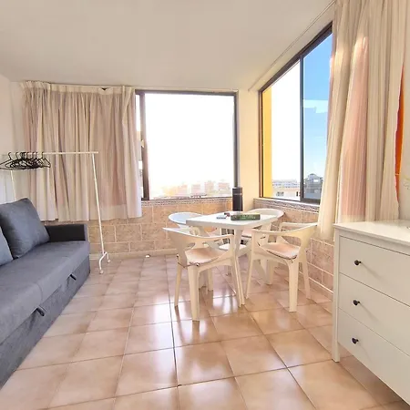 Castle Harbour Sun & Fun - Heated Pool, Fibre Net, 2 Bedrooms *