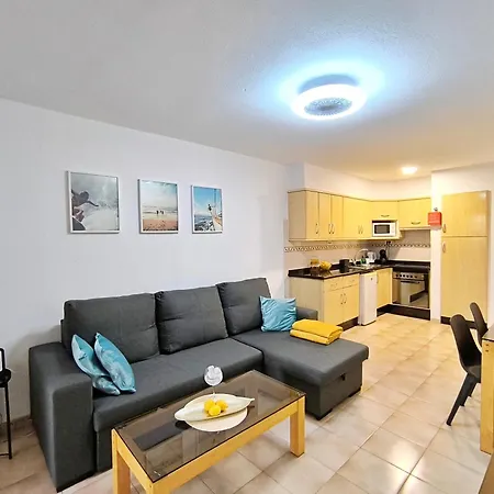 Castle Harbour Sun & Fun - Heated Pool, Fibre Net, 2 Bedrooms Apartment *