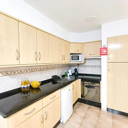 Castle Harbour Sun & Fun - Heated Pool, Fibre Net, 2 Bedrooms Apartment *