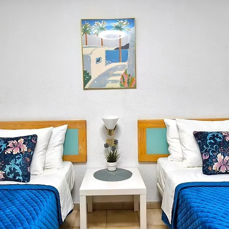 Castle Harbour Sun & Fun - Heated Pool, Fibre Net, 2 Bedrooms Los Cristianos (Tenerife)