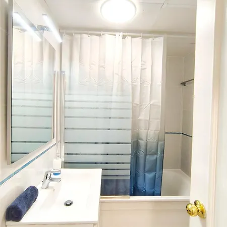 Castle Harbour Sun & Fun - Heated Pool, Fibre Net, 2 Bedrooms Los Cristianos (Tenerife)