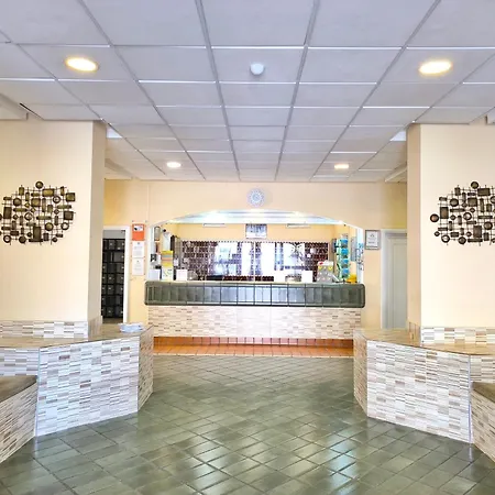 Castle Harbour Sun & Fun - Heated Pool, Fibre Net, 2 Bedrooms Apartment