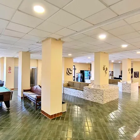 Castle Harbour Sun & Fun - Heated Pool, Fibre Net, 2 Bedrooms *