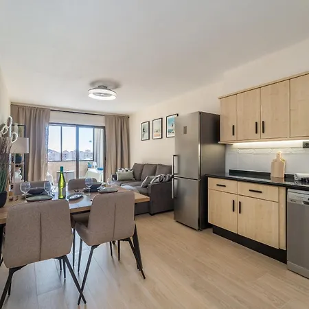 Castle Harbour Sun & Fun - Renewed! Heated Pool, Fibre Net, 2 Bedrooms Los Cristianos (Tenerife)