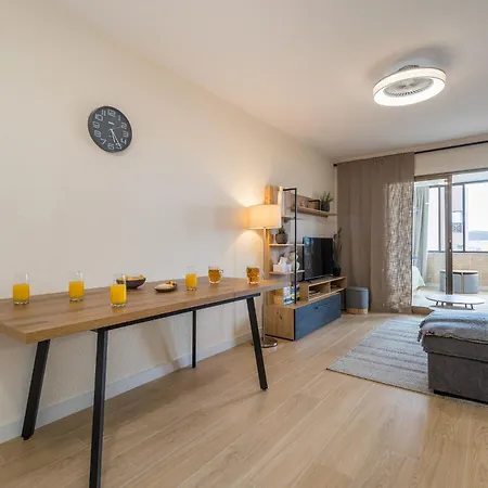 Castle Harbour Sun & Fun - Renewed! Heated Pool, Fibre Net, 2 Bedrooms Los Cristianos (Tenerife)