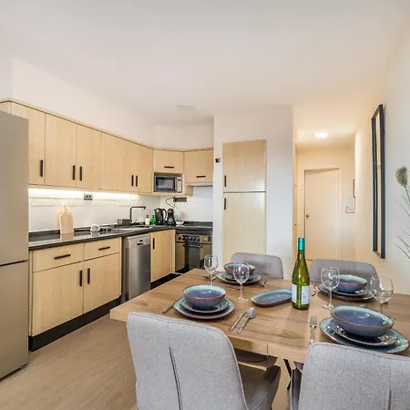 Castle Harbour Sun & Fun - Renewed! Heated Pool, Fibre Net, 2 Bedrooms