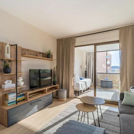 Castle Harbour Sun & Fun - Renewed! Heated Pool, Fibre Net, 2 Bedrooms