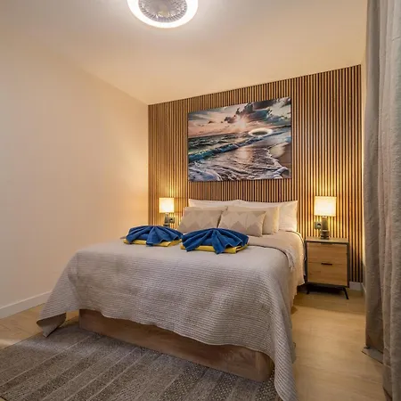 Castle Harbour Sun & Fun - Renewed! Heated Pool, Fibre Net, 2 Bedrooms Appartamento Los Cristianos (Tenerife)