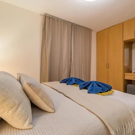Castle Harbour Sun & Fun - Renewed! Heated Pool, Fibre Net, 2 Bedrooms アパート
