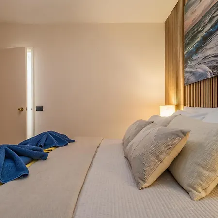 Castle Harbour Sun & Fun - Renewed! Heated Pool, Fibre Net, 2 Bedrooms ロスクリスティアーノス
