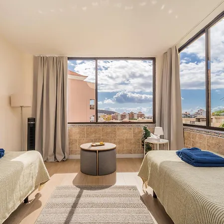 Castle Harbour Sun & Fun - Renewed! Heated Pool, Fibre Net, 2 Bedrooms *