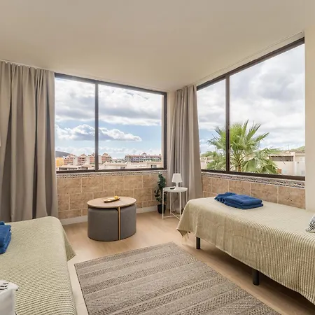 Castle Harbour Sun & Fun - Renewed! Heated Pool, Fibre Net, 2 Bedrooms Appartamento