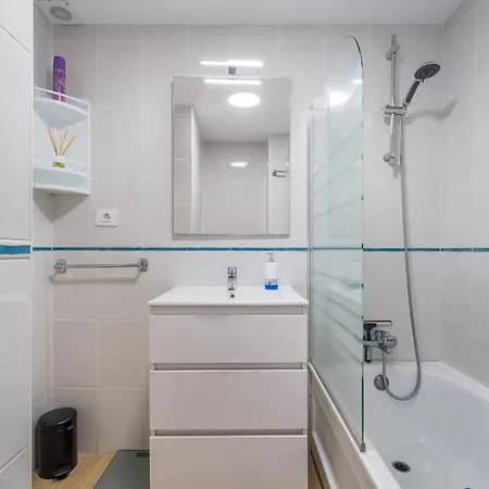 Castle Harbour Sun & Fun - Renewed! Heated Pool, Fibre Net, 2 Bedrooms *