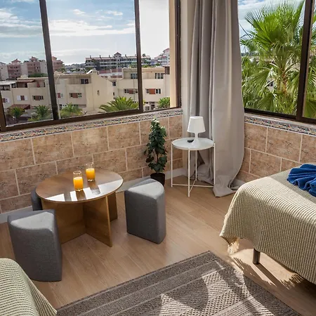 Castle Harbour Sun & Fun - Renewed! Heated Pool, Fibre Net, 2 Bedrooms