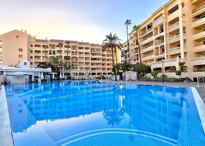 Castle Harbour Sun & Fun - Heated Pool, Fibre Net, 2 Bedrooms