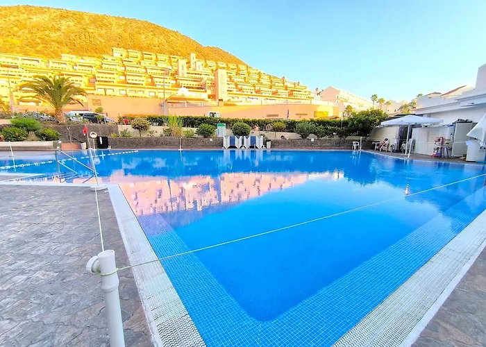 Castle Harbour Sun & Fun - Heated Pool, Fibre Net, 2 Bedrooms Apartament Los Cristianos (Tenerife)