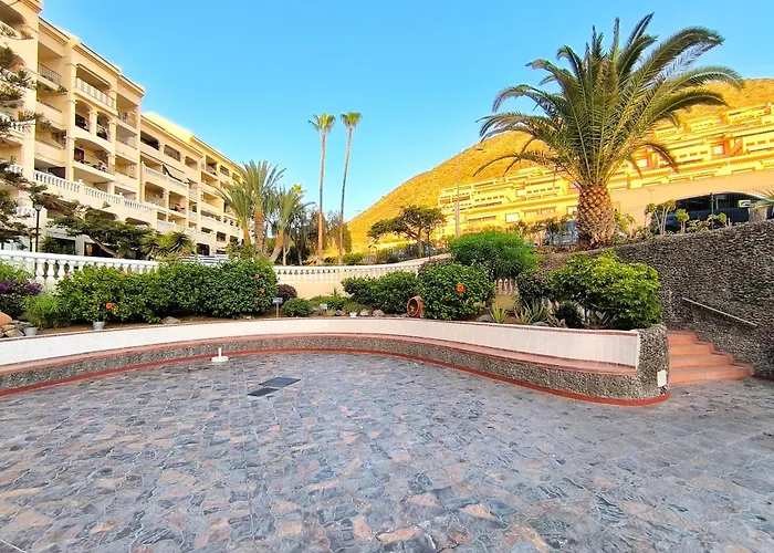 Castle Harbour Sun & Fun - Heated Pool, Fibre Net, 2 Bedrooms