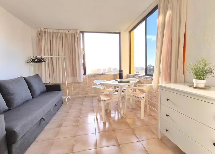 Castle Harbour Sun & Fun - Heated Pool, Fibre Net, 2 Bedrooms *