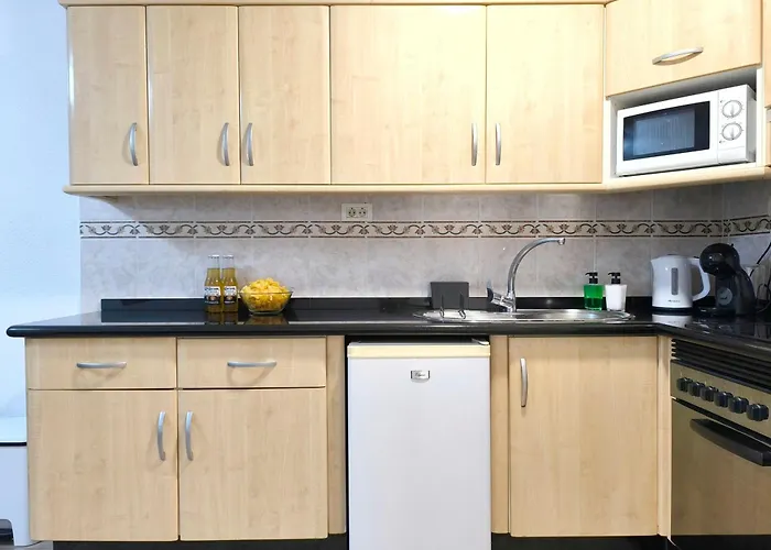 Castle Harbour Sun & Fun - Heated Pool, Fibre Net, 2 Bedrooms * Los Cristianos (Tenerife)