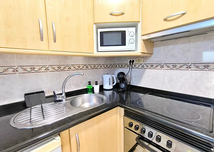 Castle Harbour Sun & Fun - Heated Pool, Fibre Net, 2 Bedrooms