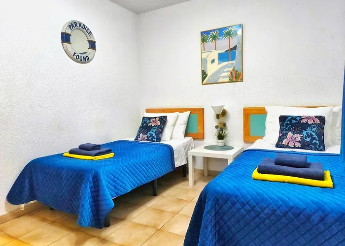 Castle Harbour Sun & Fun - Heated Pool, Fibre Net, 2 Bedrooms *